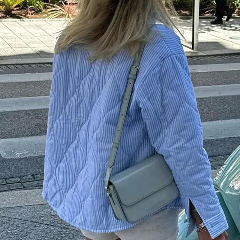 Celia – Oversized quiltet jakke med avslappet passform og knapper
